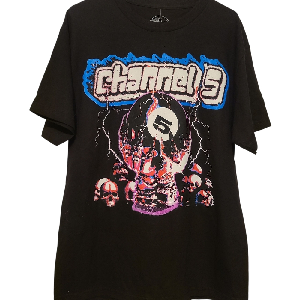 Size LARGE  Channel 5 Black Graphic T-Shirt